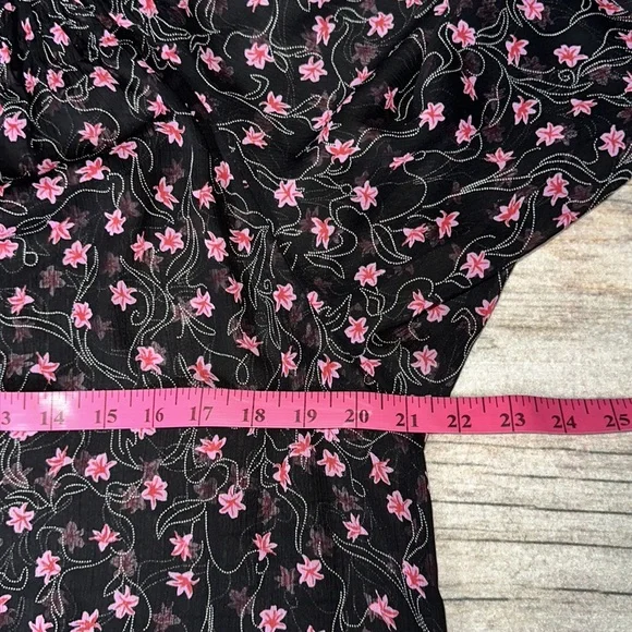 ELIZABETH AND JAMES semi sheer blouse - Picture 5 of 10